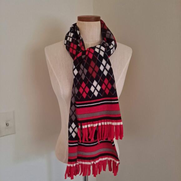 St. John's Bay Kids Red & Black Diamond Pattern Fleece Scarf w/ fringes 10"X56" - Picture 6 of 13